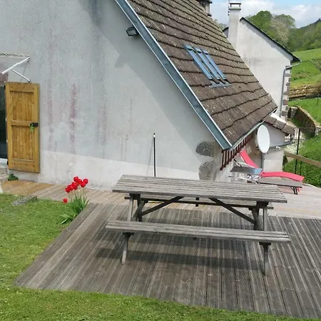 Maison Du Pays De Salers Dans Le Parc Des Volcans D'auvergne *